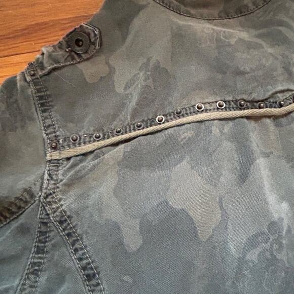 Guess Women’s Small Military Jacket – Olive Green Floral Camo – Cropped Utility - Picture 10 of 16
